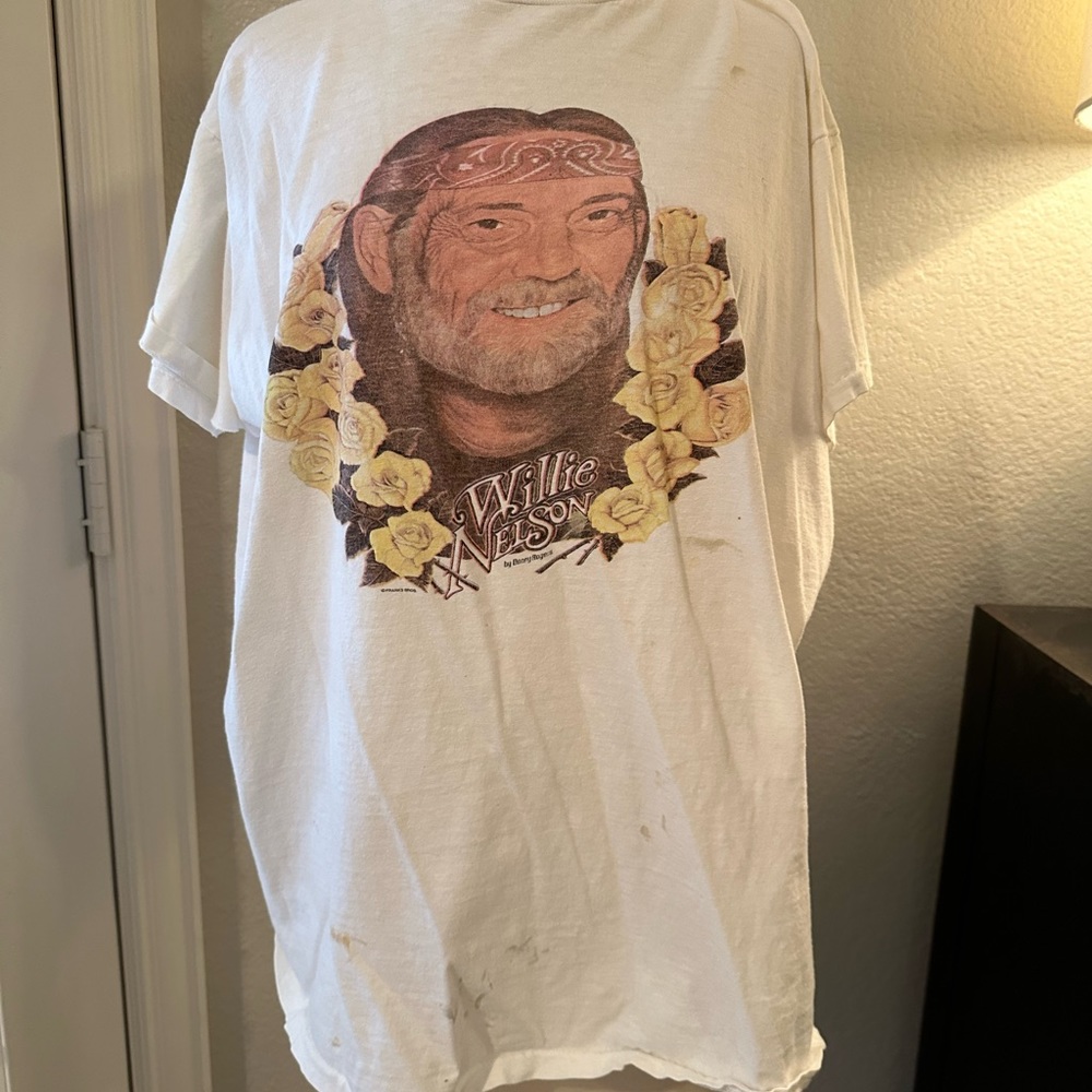 Size XXL Vintage Willie Nelson T-shirt. Used.